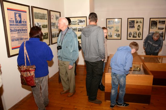 Ještě zhruba šest týdnů bude možné navštívit v Muzeu na Fojtství výstavu věnovanou zahraničním vojákům z Kopřivnice. Součástí expozice jsou nejen dosud nepublikované fotografie, ale také další zajímavé předměty.
FOTO: DAVID MACHÁČEK