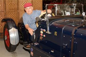 Sběratel historických automobilů Jaroslav Šerý si zvyká na novou roli provozovatele soukromého muzea. Expozice na Štefánikově ulici se otevře už zhruba za měsíc.                    
FOTO: DAVID MACHÁČEK