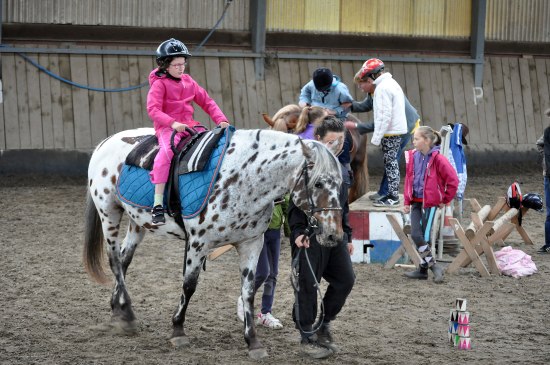 Hermelín ranč hostil již poněkolikáté hry bez hranic. Jízda na koních patří k nejoblíbenějším disciplínám a rády ji mají jak zdravé, tak děti s handicapem.
FOTO: KRISTINA ČABLOVÁ