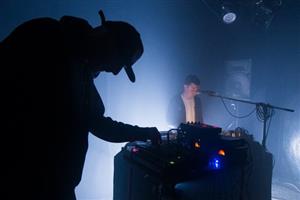 Kapela Kyklos Galaktikos vystoupí v sobotu večer na půdě kopřivnické Mandaly. Koncert se dvěma místními skupinami je zároveň součástí přehlídky Kopřivnická bedna.                      FOTO: DAVID MACHÁČEK