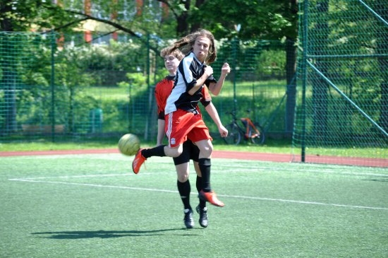 O víkendu se odehrály další zápasy Oblastního přeboru v malém fotbalu. Na fotce bojují o míč hráči mužstev Perun Kopřivnice a SG Palermo.
FOTO: KRISTINA ČABLOVÁ