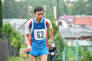 Josef Kvita již řadu let reprezentuje kopřivnický atletický klub a sbírá v jeho barvách mnoho úspěchů. Na Štramberské desítce obsadil mezi šedesátníky třetí příčku.
FOTO: KRISTINA ČABLOVÁ