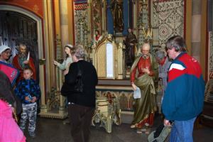 V rámci další Noci kostelů si návštěvníci zdejšího chrámu sv. Bartoloměje mohli nejen zblízka prohlédnout zrestaurované části oltáře, ale také vyslechnout koncerty. 
FOTO: DANA HOĎÁKOVÁ