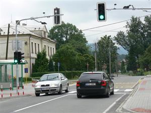 Řidičům automobilů, kteří při průjezdu Ženklavou nedodrží padesátikilometrovou rychlost, automaticky naskočí na světelném semaforu červený terč.
FOTO: ILONA MAZALOVÁ