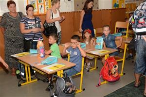 Prvního září usedlo poprvé do školních lavic 246 prvňáčků. Nejvyšší počet jich nastoupil do Základní školy Milady Horákové.
FOTO: DAVID MACHÁČEK