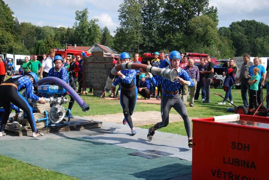Favorizované družstvo mužů SDH Mniší v soutěži O pohár Větřkovické přehrady obsadilo až třetí příčku. Za vítězem zaostali jen desetinu sekundy.
FOTO: DANA HOĎÁKOVÁ