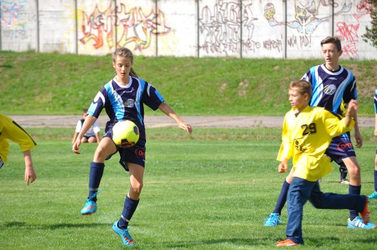 V sestavě vítězného družstva ZŠ E. Zátopka byla i Natálie Žárská, která hraje fotbal za Baník Ostrava a chlapci se na turnaji zahanbit nenechala.
FOTO: KRISTINA ČABLOVÁ