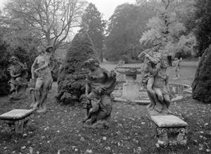 Jeden ze snímků krajinářského cyklu Jana Reicha nazvaného Bohemia vznikl v zahradě zámku Valeč. Fotografie budou nyní k vidění ve zdejším Lašském muzeu. 
FOTO: JAN REICH