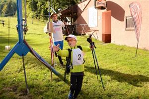 Výškový rozdíl Everestu se letos na svazích Červeného kamene pokusilo pokořit 160 lezců. Každý zdolaný výstup v cíli u lyžařské chaty oznámili zazvoněním.
FOTO: DAVID MACHÁČEK