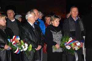 Součástí oslav výročí vzniku samostatného Československa byl v Kopřivnici tradičně i pietní akt s položením kytic u pomníku TGM.
FOTO: DANA HOĎÁKOVÁ