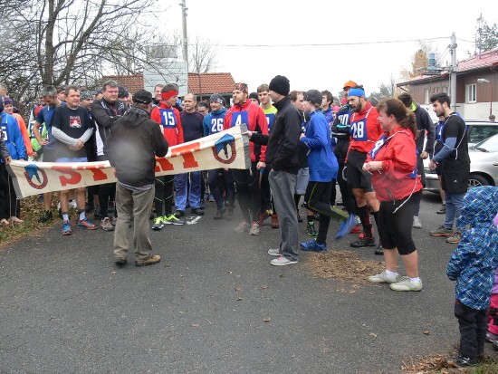 Startu Alpicrossu v 11 hodin před chatou na Svinci předcházel slovní popis nejen orientačně, ale hlavně fyzicky náročného okruhu kolem vrcholu.
FOTO: HOROLEZECKÝ ODDÍL NJ