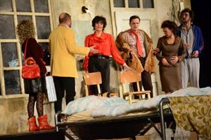 Druhým představením pokračovala letošní předplatitelská série v kulturním domě. Zdejší jeviště hostilo soubor uznávaného ostravského Divadla Petra Bezruče s komedií Nahniličko. 
FOTO: DAVID MACHÁČEK