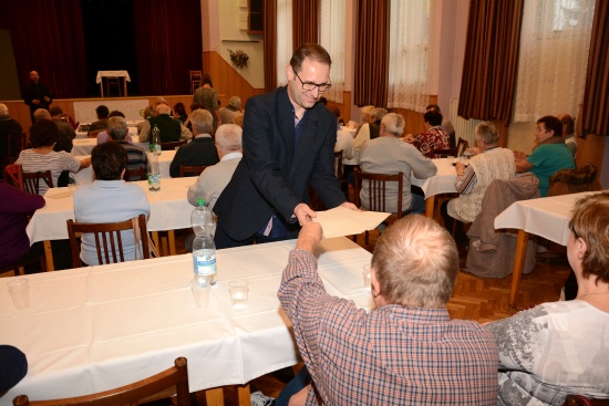 Scénky, které přesně simulovaly postupy neseriózních prodejců, mají starším lidem pomoci účinně se bránit jejich nátlaku.
FOTO: DAVID MACHÁČEK