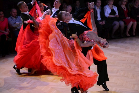 Kulturní dům minulou sobotu pořádal již devětačtyřicátý ročník taneční soutěže Tatra. Vyprodaný velký sál přihlížel klání víc jak tří desítek tanečních párů z celé České republiky i ze Slovenska. 
FOTO: DAVID MACHÁČEK