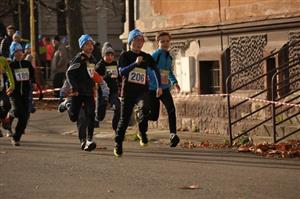 Daniel Hanzelka (č. 206) z AK EZ Kopřivnice nemá v kategorii chlapců ročníků 2006/07 v okolí konkurenci a zvítězil i v Mikulášském běhu.
FOTO: KRISTINA ČABLOVÁ