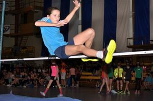 Soutěž škol ve skoku vysokém se mezi žáky opět těšila velkému zájmu a na závěr programu se také setkali s nejlepším současným českým výškařem Jaroslavem Bábou.
FOTO: KRISTINA ČABLOVÁ