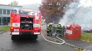 Poměrně k častým zásahům patří výjezdy, při nichž hasiči likvidují požáry kontejnerů s odpadem.
FOTO: JSDH KOPŘIVNICE