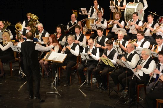 Městský dechový orchestr Kopřivnice zahájil druhou polovinu své koncertní sezony vystoupením v kulturním domě. Novoroční koncert nabídl pestrou paletu žánrů od klasiky, přes filmové melodie až po muzikál a úpravu popových písní.
FOTO: DAVID MACHÁČEK