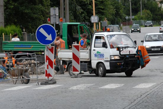 Tento úsek ulice Štramberské, který pracovníci Slumeka předlažďovali v létě 2011, by se měl dočkat kompletní rekonstrukce už v příštím roce.
FOTO: DAVID MACHÁČEK