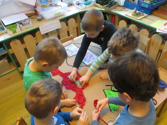 Děti předškolního věku jsou do mateřských škol v Kopřivnici přijímány přednostně již delší dobu. Letos by neměl být problém ani s dítětem starším tří let.
FOTO: MŠ JEŘABINKA