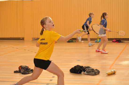 Petra Benišová z BK Kopřivnice se ve dvouhře i čtyřhře dívek dostala na domácím turnaji do druhého kola, v mixu však první utkání prohrála.
FOTO: KRISTINA ČABLOVÁ