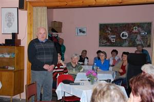 Rostislav Zeman v rámci nové akce v klubu seniorů vyprávěl dvě hodiny nejen o svém rodu, životě Volyňských Čechů na Ukrajině, ale i o svém vlastním životě.
FOTO: DANA HOĎÁKOVÁ