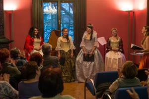 Dívčí barokní kvartet Luce del Sole zaujal publikum nejen interpretací hudby starých mistrů, ale i dobovými kostýmy.
FOTO: PAVEL DVOŘÁK