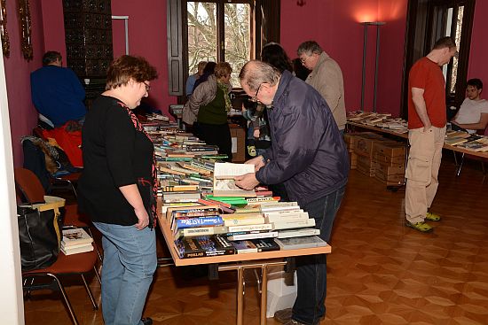 Sobotní odpoledne patřilo v prostorách Lašského muzea dalšímu ročníku knižní burzy. Ta byla podle organizátorů úspěšná.
FOTO: DAVID MACHÁČEK
