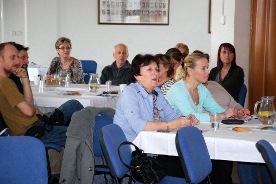 Zástupci všech pracovních skupin, vytvořených v rámci Komunitního plánování, hodnotili minulý týden na radnici plnění II. Střednědobého plánu sociálních služeb.
FOTO: DANA HOĎÁKOVÁ