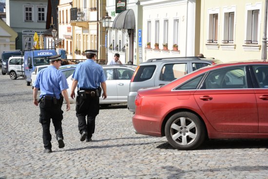 V pátek 1. dubna začala kopřivnická městská policie působit na území Štramberka. Tamní radnice si od spolupráce s Kopřivnicí slibuje větší bezpečnost i lepší dosažitelnost služeb strážníků.
FOTO: DAVID MACHÁČEK