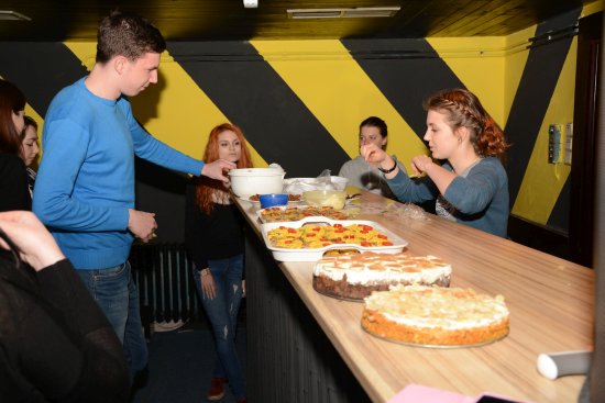 V závěru programu nazvaného Ochutnej život vegetariánů mohli přítomní vyzkoušet jídla i dezerty připravené podle vegetariánských a veganských receptů.
FOTO: DAVID MACHÁČEK