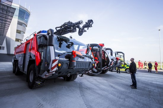 Minulý týden bylo slavnostně otevřeno nové Integrované výjezdové centrum na Letišti Leoše Janáčka v Mošnově. Moderní komplex slouží hasičům i zdravotnickým záchranářům.                   
FOTO: MSK