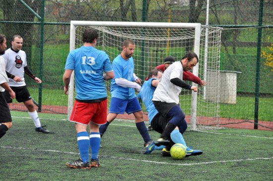 Letošní ročník Oblastního přeboru v malém fotbale odstartovalo na hřišti ZŠ M. Horákové utkání mezi celky Bum Šankar a SAFARI Kopřivnice.
FOTO: KRISTINA ČABLOVÁ