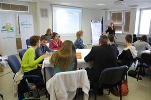 Zástupci nejmladší generace se minulý týden na radnici zamýšleli nad tím, co by se dle jejich názoru mělo ve městě realizovat.
FOTO: DANA HOĎÁKOVÁ