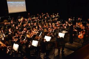 Fanoušci filmové hudby měli ojedinělou možnost slyšet své oblíbené melodie naživo v kulturním domě. Atraktivní program přivezla oceňovaná Janáčkova filharmonie Ostrava. 
FOTO: DAVID MACHÁČEK