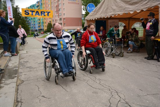 Mezi královské disciplíny sportovních her zdravotně postižených tradičně patří jízda mechanických vozíků.
FOTO: DAVID MACHÁČEK