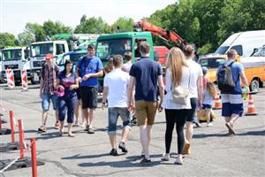 Zhruba třiadvacet návštěvníků si o víkendu našlo cestu na tatrovácký polygon a bavilo se na programu čtvrtých Kopřivnických dnů techniky.
FOTO: DAVID MACHÁČEK