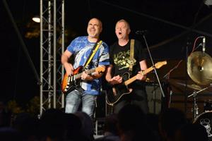 Koncertem Mňágy a Žďorp vyvrcholily letošní oslavy Evropského svátku hudby. Zaplněné centrum města si koncert užilo i přes technické nedostatky způsobené počasím. 
FOTO: D. MACHÁČEK