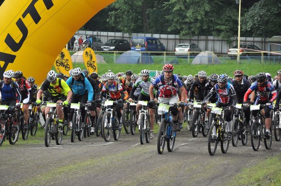 Celkem 694 bikerů se po startovním výstřelu vydalo zdolat náročnou, zhruba 126 km dlouhou trasu XIX. ročníku nezávodního cyklistického maratonu Drtič 2016.
FOTO: KRISTINA ČABLOVÁ