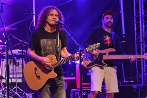 Reggae v podání kapely Švihadlo prosytilo Kopřivnici náladou letního večera. Jinak ale předpouťový Bartolomějský večer patřil místním muzikantům.
FOTO: DAVID MACHÁČEK