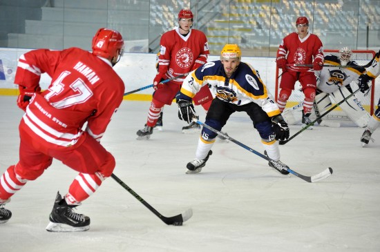 Kopřivničtí hokejisté si doma zahráli proti třineckým juniorům, kteří pod vedením Václava Varadi měli v Kopřivnici týdenní soustředění.
FOTO: KRISTINA ČABLOVÁ