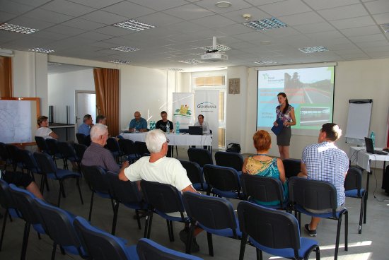 Za slabšího zájmu proběhlo na radnici veřejné projednání konceptu nového cyklogenerelu v pondělí 12. září. O to víc se mohli přítomní dotazovat.
FOTO: JANA HROMOČUKOVÁ
