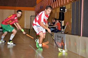 Tomáš Sladkovský (č. 5) přispěl k výhře kopřivnického celku nad Horní Suchou jednou brankou a dvěma asistencemi.
FOTO: KRISTINA ČABLOVÁ
