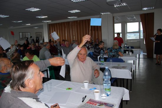 Pro seniory připravily pracovnice odboru sociálních služeb zdejší radnice zábavné odpoledne, na kterém se bavili nejen soutěžící, ale i přihlížející.
FOTO: MARTINA ŠVRČKOVÁ