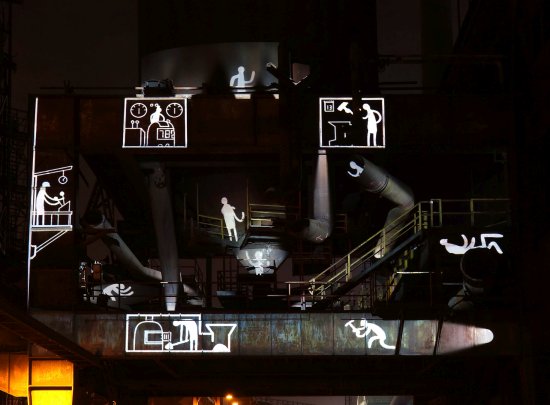 Kopřivnická technologická společnost Lumitrix vytvořila videomapingový orloj, který má zatraktivnit pohled na industriální památky v Dolní oblasti Vítkovic.
FOTO: LUMITRIX