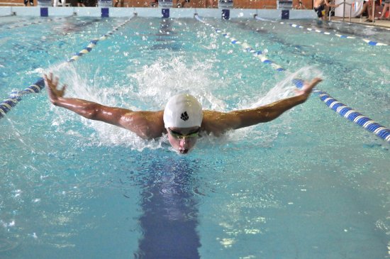 Michal Šupa (SK Kopřivnice) plave na domácím meziokresním přeboru svou doplňkovou disciplínu 50 m motýl.
FOTO: KRISTINA ČABLOVÁ