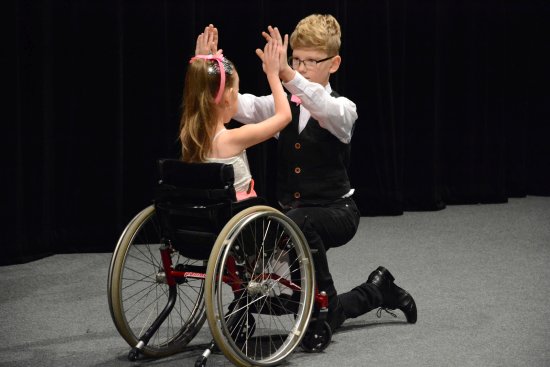 Jan Jeřábek a Karolína Dejová si za choreografii Ty a já vysloužili nejen první místo v oblastním kole, ale také postup na celostátní přehlídku Pionýrský Sedmikvítek. 
FOTO: D. MACHÁČEK