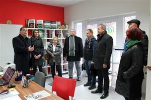 Delegace kopřivnické radnice oplatila slovenským kolegům návštěvu a v Bánovcích jednala o možnostech budoucí spolupráce obou měst.
FOTO: MIROSLAV SCHLESINGER