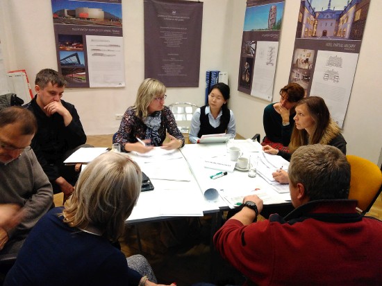 Pracovníci z kopřivnické radnice spolu s dalšími kolegy z jiných měst diskutovali v Praze o připravované změně hodnocení plnění indikátorů.
FOTO: BARBORA MUŽÍKOVÁ