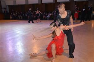 Body získané v latinskoamerické části taneční soutěže Tatra stačily Filipu Paulovi a Elišce Výborové z Taneční školy Starlet Brno k zisku stříbrné pozice a postupu do nejvyšší výkonností třídy M.
FOTO: DANA HOĎÁKOVÁ